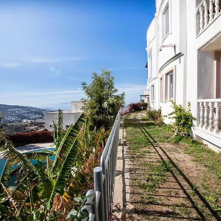 Cozy House With Impressive View And Shared Pool In Yalikavak, Bodrum יאליקאבאק
